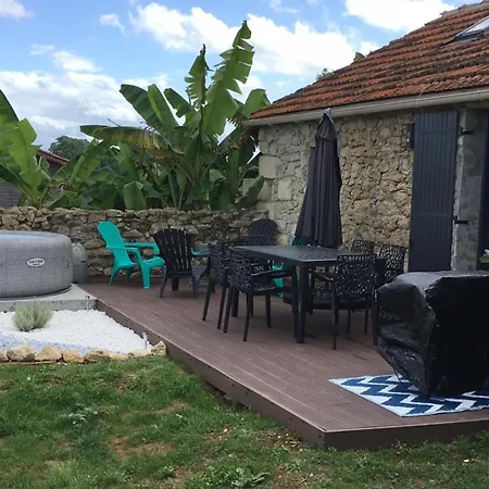 Le D’élisabeth Hébergement de vacances Doulezon