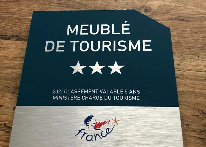 Le D'elisabeth Nyaraló